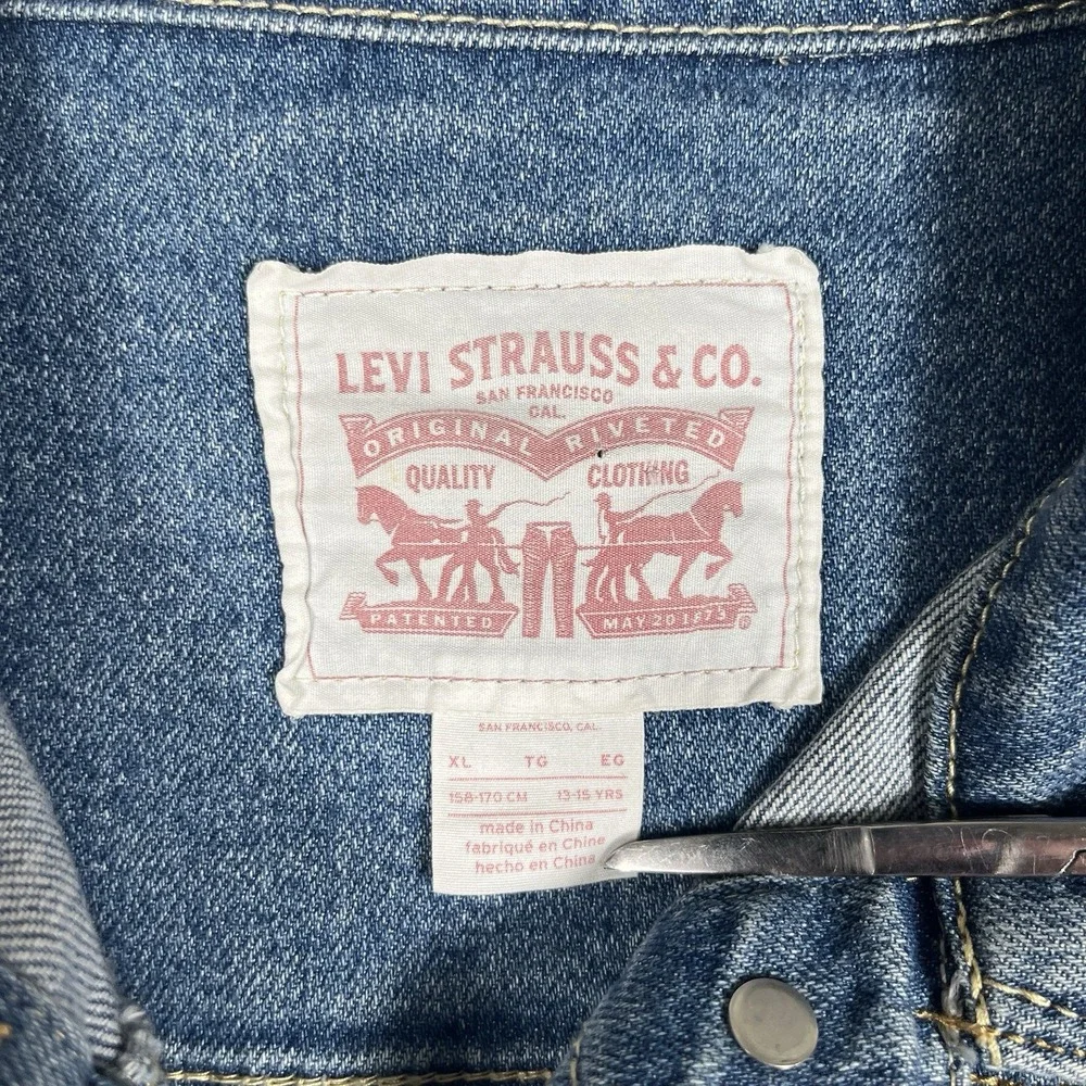 NWT-Levi's Girls' Med Wash Cotton Denim Button-Front Trucker Jacket XL 13-15 Yrs